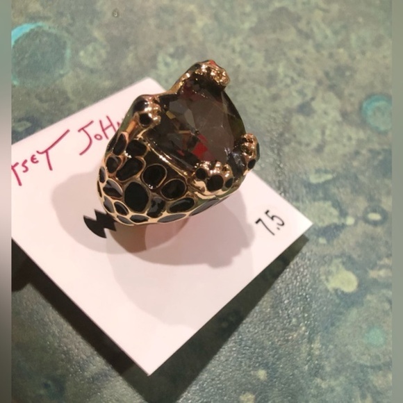 Betsey Johnson gold plated cheetah print paw encased black crystal gemstone ring - Picture 1 of 17